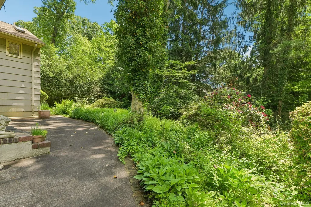 47 Mayfair Drive Huntington NY 11743