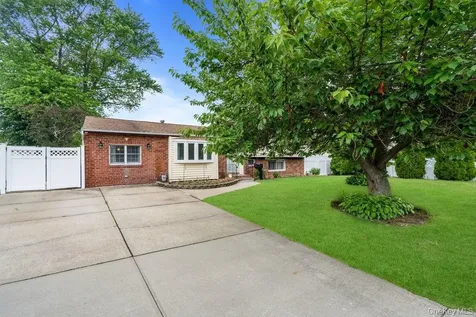 282 W 22nd Street Deer Park NY 11729