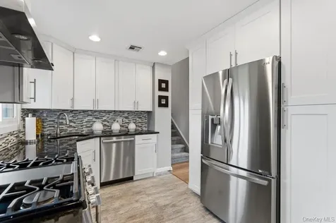 282 W 22nd Street Deer Park NY 11729