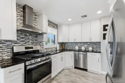 282 W 22nd Street Deer Park NY 11729