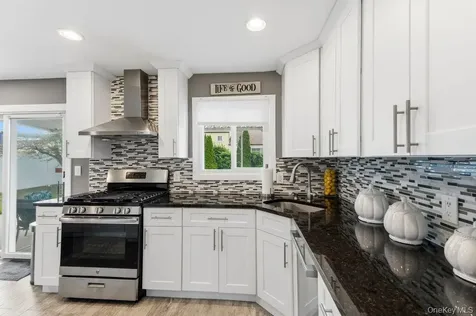 282 W 22nd Street Deer Park NY 11729