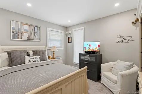282 W 22nd Street Deer Park NY 11729