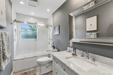 282 W 22nd Street Deer Park NY 11729