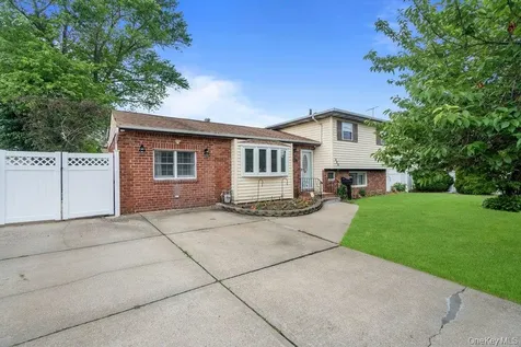 282 W 22nd Street Deer Park NY 11729