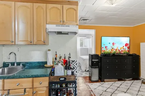282 W 22nd Street Deer Park NY 11729