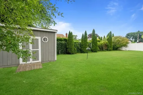 282 W 22nd Street Deer Park NY 11729