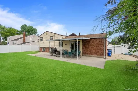 282 W 22nd Street Deer Park NY 11729