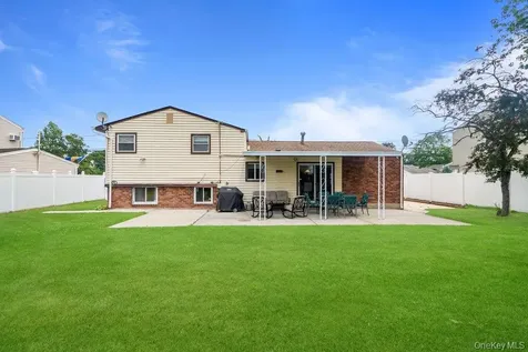 282 W 22nd Street Deer Park NY 11729