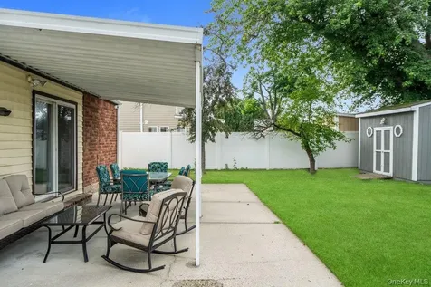 282 W 22nd Street Deer Park NY 11729
