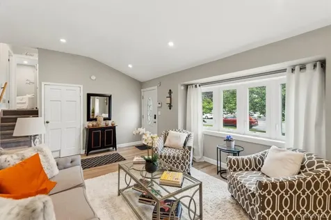 282 W 22nd Street Deer Park NY 11729