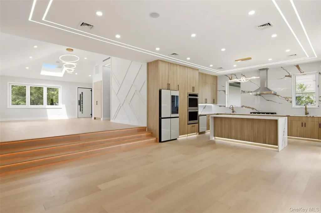 109 Nassau Drive Albertson NY 11507