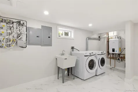 109 Nassau Drive Albertson NY 11507
