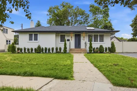 109 Nassau Drive Albertson NY 11507