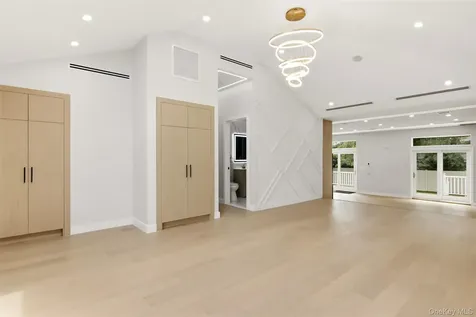 109 Nassau Drive Albertson NY 11507