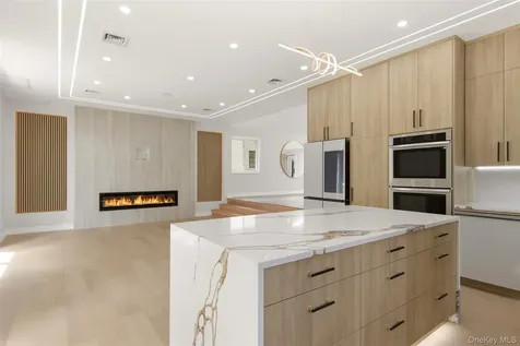 109 Nassau Drive Albertson NY 11507