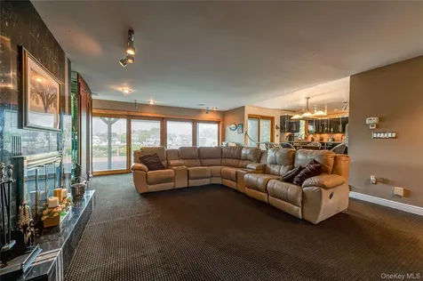 164 W Islip Road West Islip NY 11795