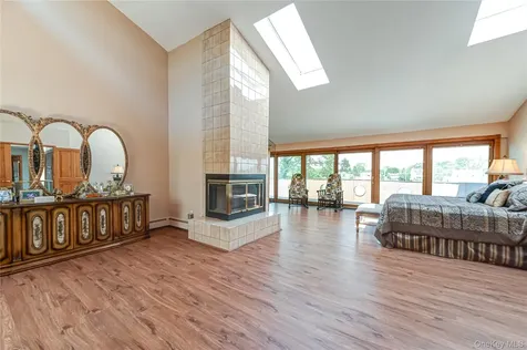 164 W Islip Road West Islip NY 11795