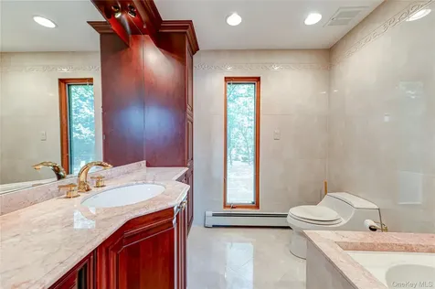 164 W Islip Road West Islip NY 11795