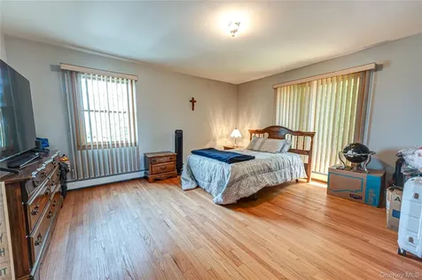 164 W Islip Road West Islip NY 11795
