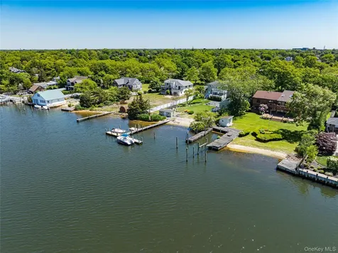 164 W Islip Road West Islip NY 11795