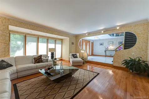 164 W Islip Road West Islip NY 11795