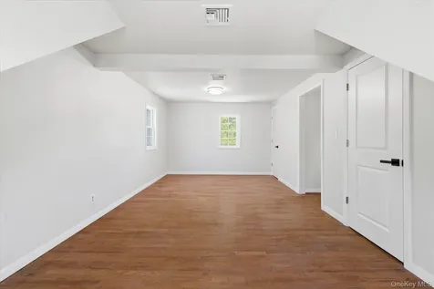 27 New Avenue Wyandanch NY 11798
