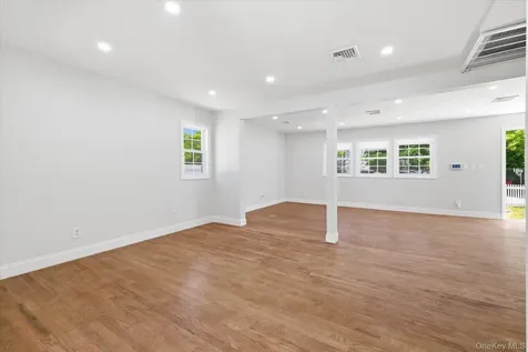 27 New Avenue Wyandanch NY 11798