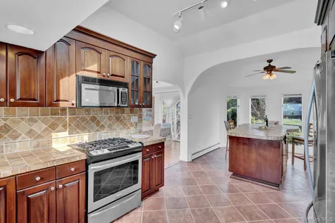 6 Last Lane Hampton Bays NY 11946