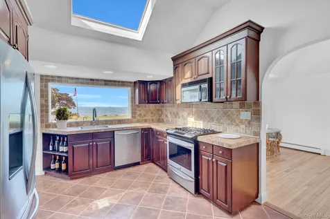 6 Last Lane Hampton Bays NY 11946