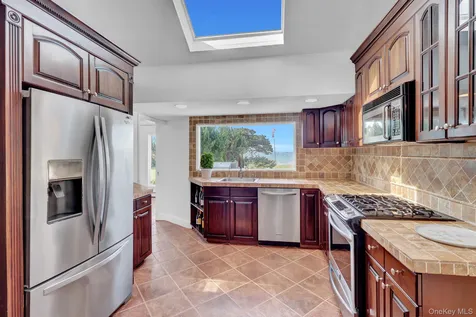 6 Last Lane Hampton Bays NY 11946