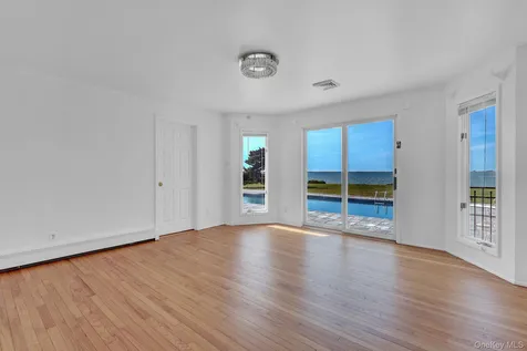 6 Last Lane Hampton Bays NY 11946