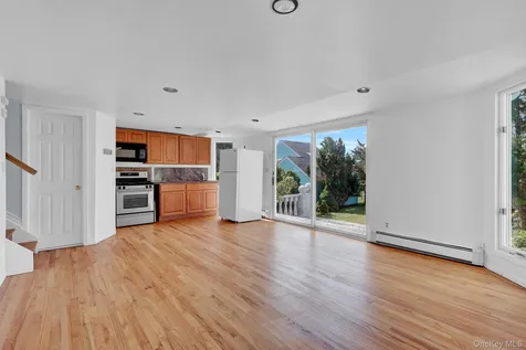 6 Last Lane Hampton Bays NY 11946