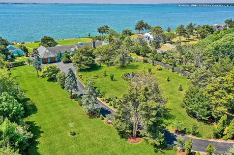 6 Last Lane Hampton Bays NY 11946