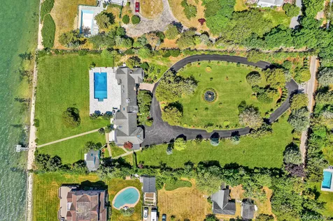 6 Last Lane Hampton Bays NY 11946