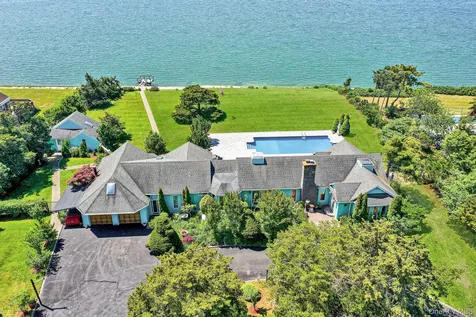 6 Last Lane Hampton Bays NY 11946