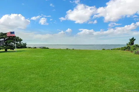 6 Last Lane Hampton Bays NY 11946