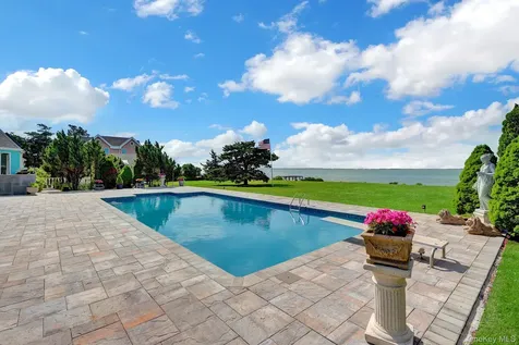 6 Last Lane Hampton Bays NY 11946