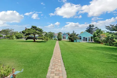 6 Last Lane Hampton Bays NY 11946