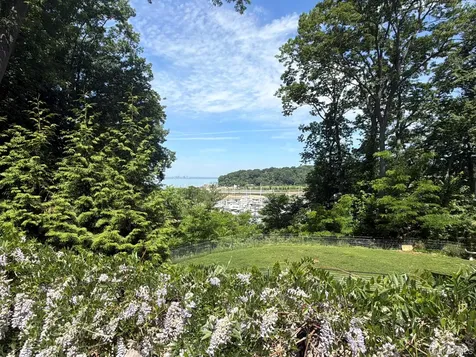 2 Prospect Avenue Sea Cliff NY 11579