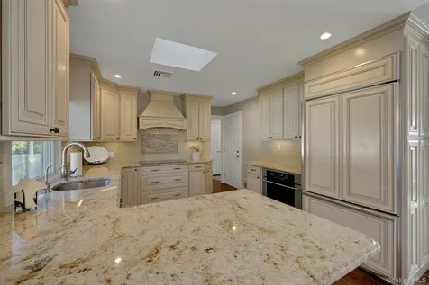 144 Thornbury Road E Scarsdale NY 10583