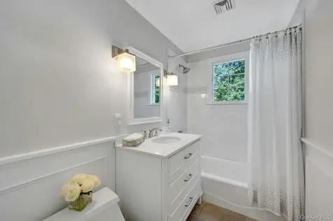 144 Thornbury Road E Scarsdale NY 10583