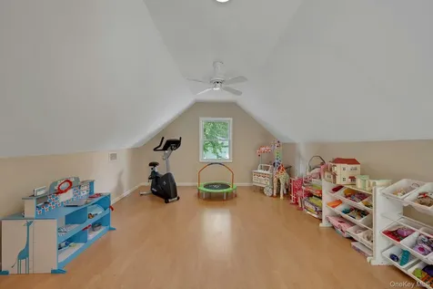 144 Thornbury Road E Scarsdale NY 10583