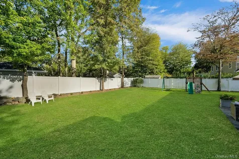 144 Thornbury Road E Scarsdale NY 10583