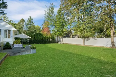 144 Thornbury Road E Scarsdale NY 10583
