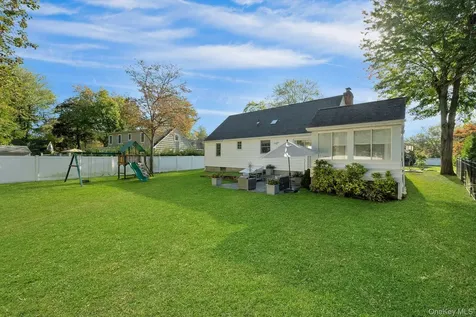 144 Thornbury Road E Scarsdale NY 10583