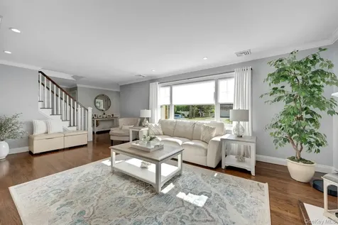 144 Thornbury Road E Scarsdale NY 10583