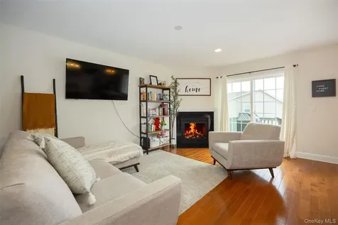 320 Hudson View Terrace Hyde Park NY 12538