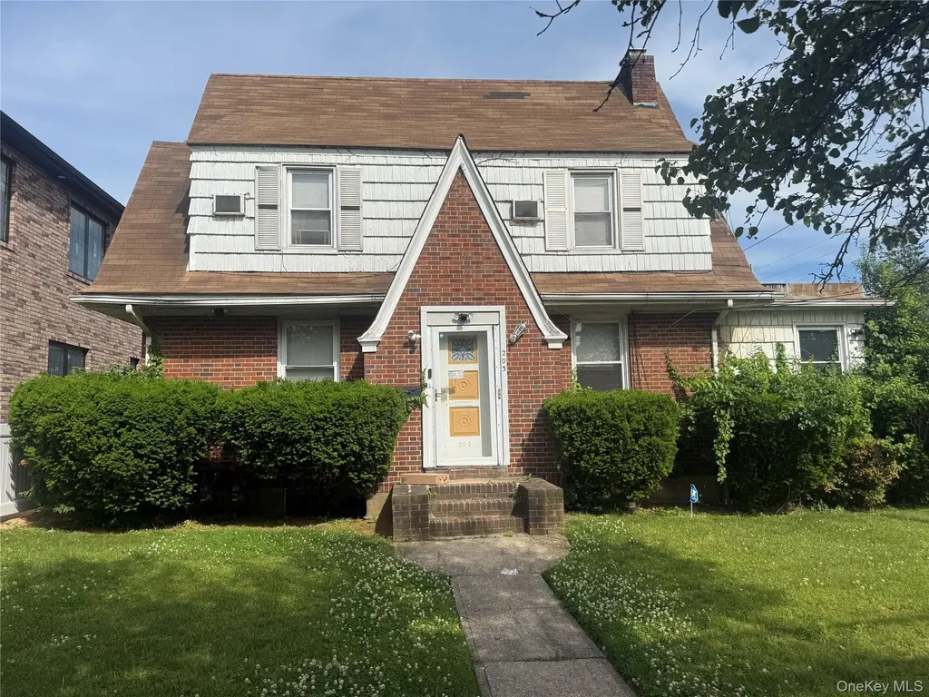 203 Rockaway Parkway Valley Stream NY 11580