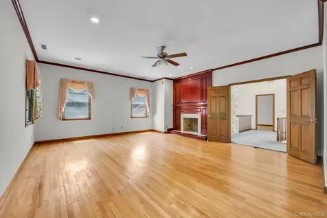 244 Store Hill Road Old Westbury NY 11568