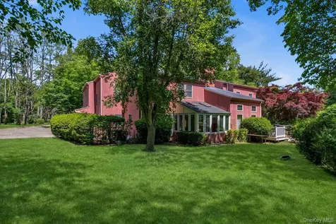 244 Store Hill Road Old Westbury NY 11568